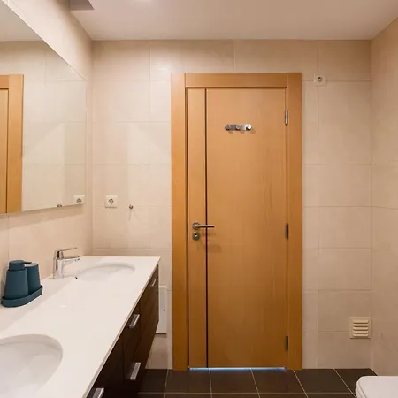 Poolside Family بيت ضيافة 3*