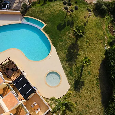 Poolside Family 3*